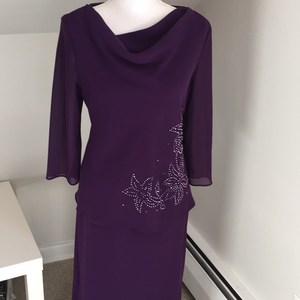 S.L. Fashions Skirt Set